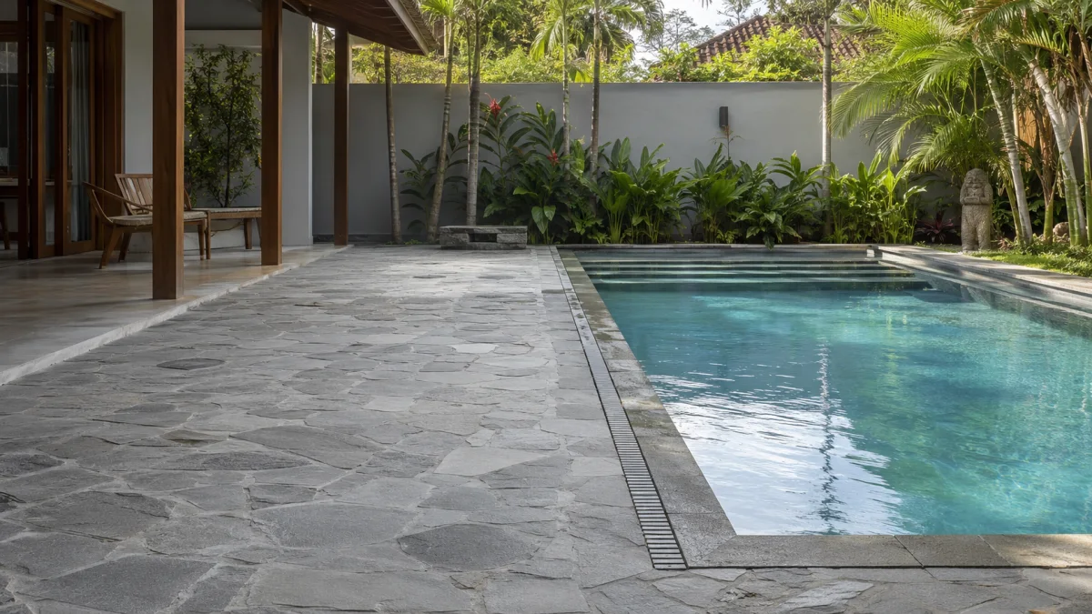 Batu Alam untuk Area Kolam Renang: Aman, Sejuk, dan Mudah Dirawat