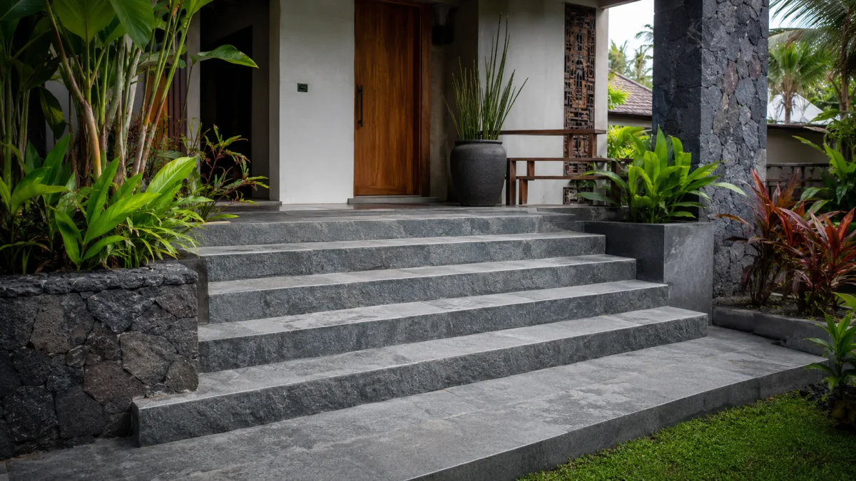 Batu Alam untuk Tangga Luar Rumah: Fokus pada Pijakan dan Tepi