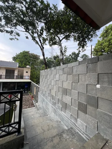 Batu Andesit Bakar untuk Area Luar: Kelebihan dan Pertimbangannya