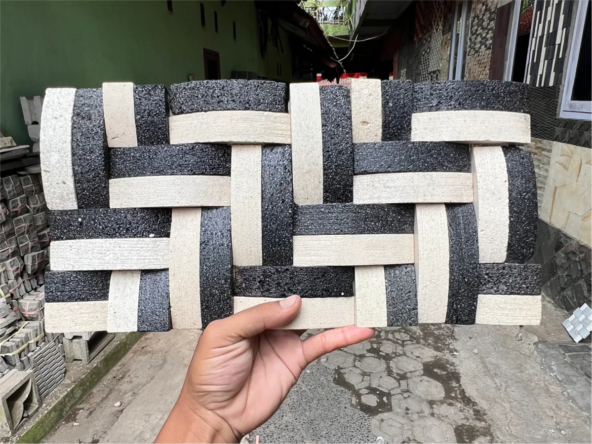 Mozaik Candi Paras Yogya Anyaman untuk fasad, pagar, pilar, dan dinding aksen rumah.