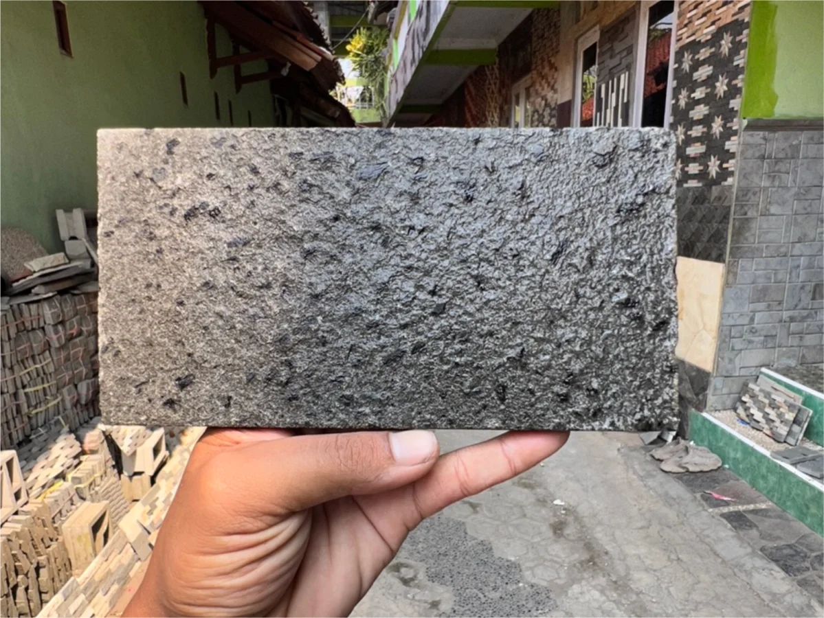 Andesit Bakar Bintik Hitam 10x20