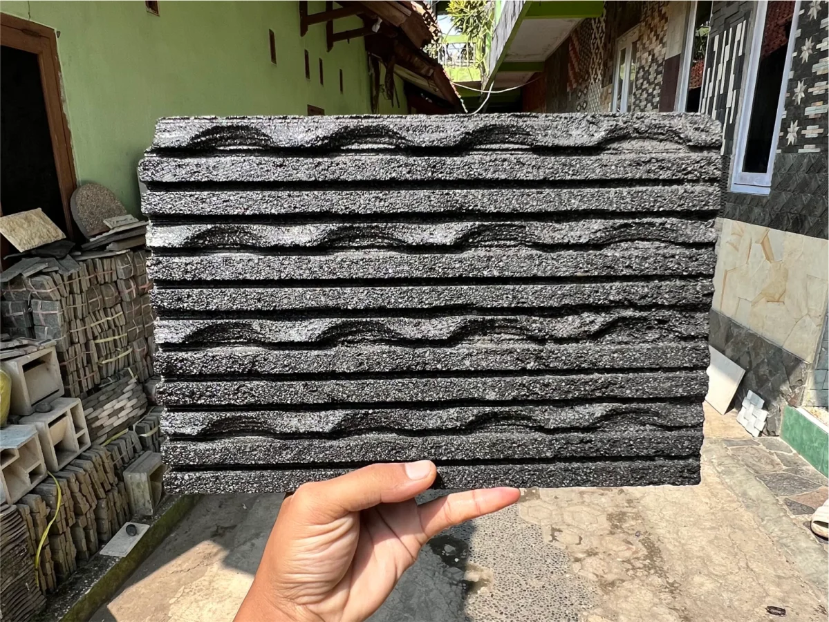Batu Candi Gelombang untuk fasad, pagar, pilar, teras, dan dinding aksen rumah.
