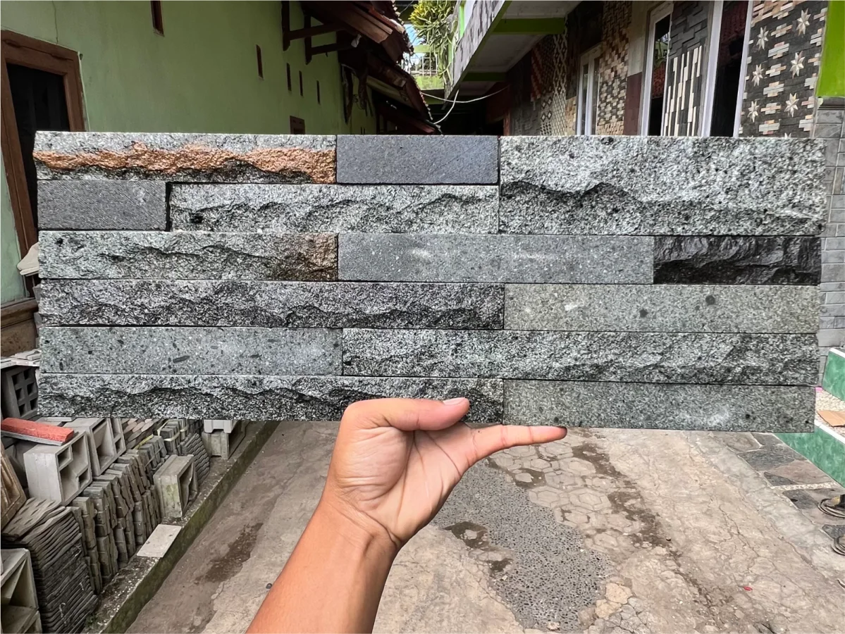 Mozaik Andesit Susun Sirih RTA RTM untuk fasad rumah, pagar, pilar, dan dinding aksen.