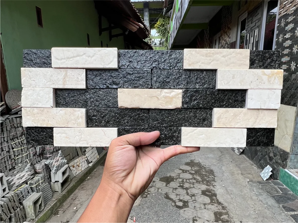 Mozaik Andesit Marmer Putih 3D untuk fasad, pagar, pilar, dan dinding aksen rumah.