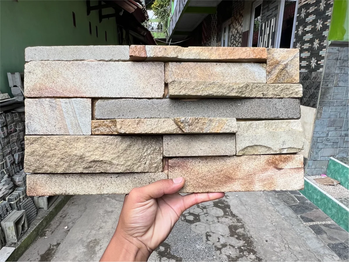 Mozaik Palimanan Blok Natural RTA untuk fasad, pagar, pilar, dan dinding aksen rumah.