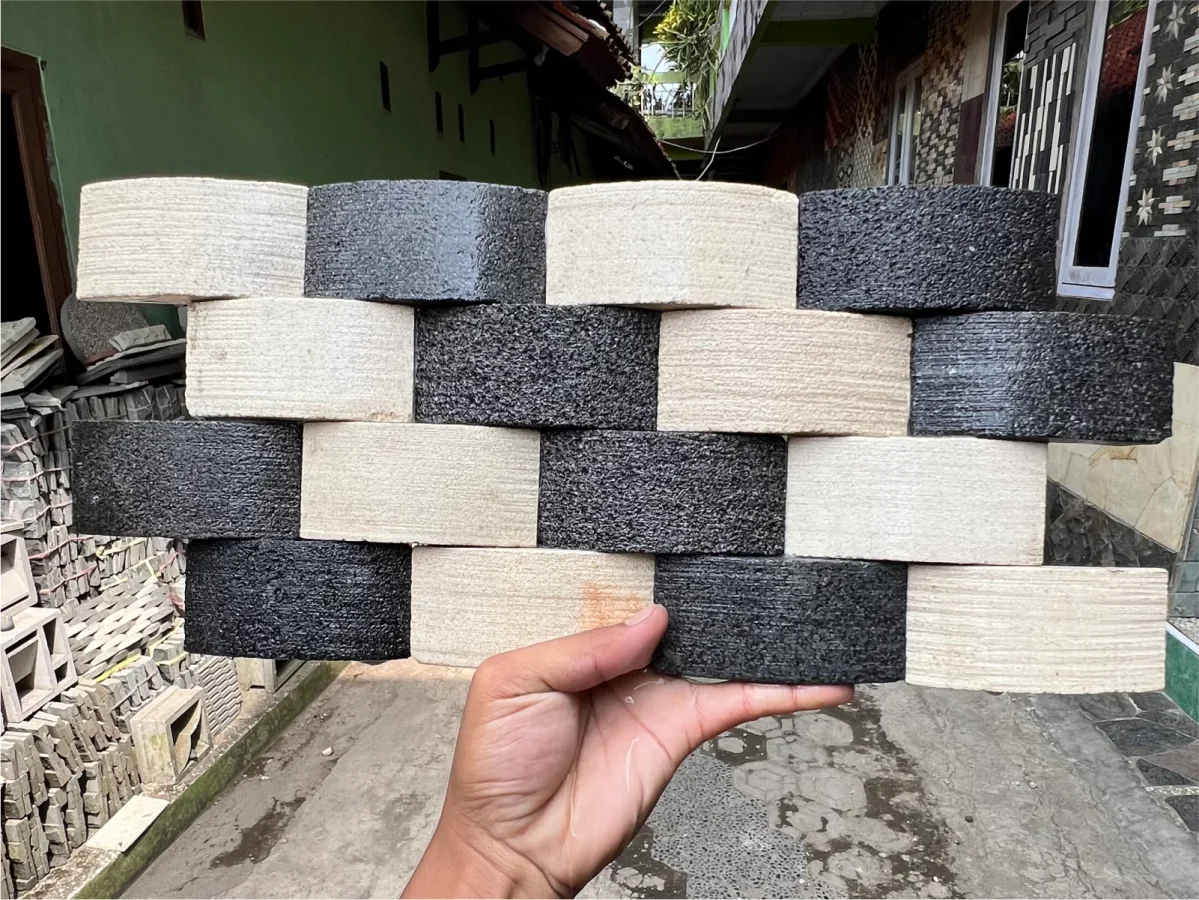 Mozaik Candi Paras Yogya Anyaman Blok 3D untuk fasad, pagar, pilar, dan dinding aksen rumah.