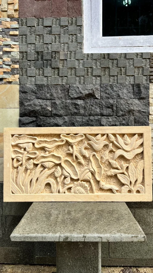 anel relief batu paras yogya motif koi teratai horizontal landscape berbingkai lis