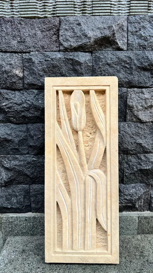 Panel relief batu paras yogya motif bunga tulip minimalis modern berbingkai lis