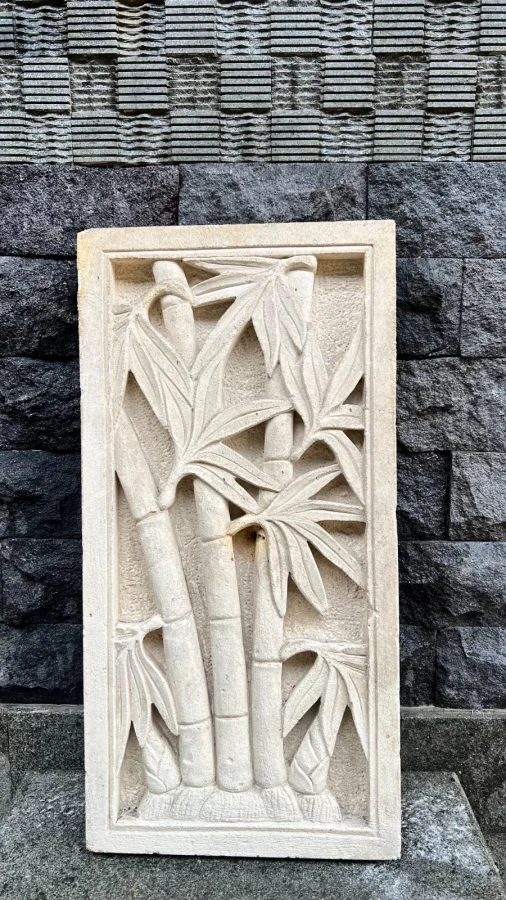 Panel relief batu paras yogya motif pohon bambu dan dedaunan rimbun