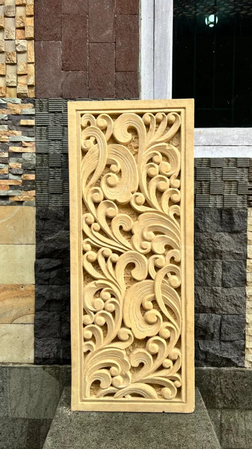 Panel relief batu paras yogya motif ukiran sulur daun klasik lung-lungan berbingkai lis